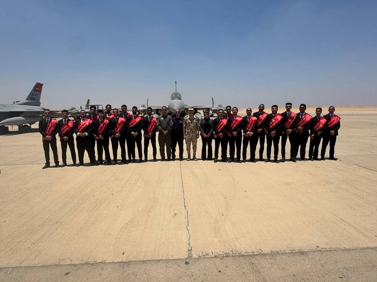 جامعة العاصمة تنظم زيارة ميدانية لقاعدة غرب القاهرة الجوية لتعزيز الوعي الوطني لدى الطلاب 4 FB IMG 1781983112437