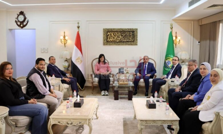 محافظ الإسماعيلية يستقبل السفيرة نبيلة مكرم لإطلاق القافلة التنموية الشاملة بقرية الحجاز ضمن مبادرة "إيد واحدة" 1 FB IMG 1782311631796