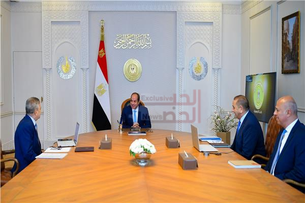 عاجل | الرئيس السيسي يوجه بتوطين صناعة الوحدات البحرية لخدمة الموانئ المصرية والتصدير للخارج. 1 الرئيس و الملاحه