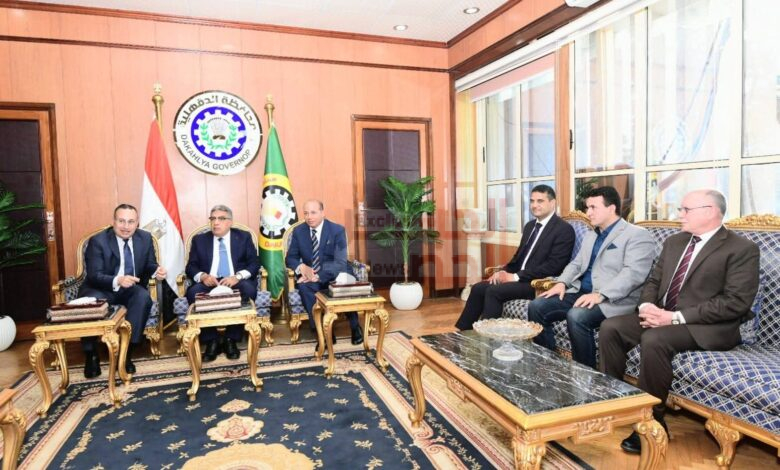 محافظ الدقهلية يستقبل وزير التعليم العالي على هامش ختام المهرجان القومي للمسرح المصري 1 FB IMG 1783905076912