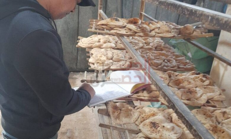 تموين الإسماعيلية يضبط أحد المخابز لتصرفهم في ٢ طن من الدقيق البلدي المدعم بهدف التربح والاستيلاء على الدعم المقدم للمواطنين 1 خخ