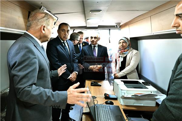 رئيس الوزار و افتاح المركز