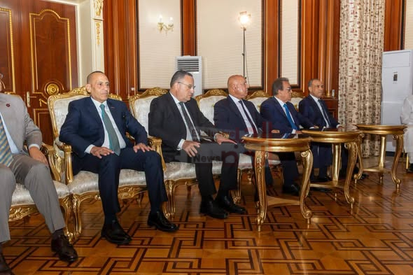 وزير التعليم العالي والبحث العلمي والقائم بعمل وزير الثقافة يشارك في لقاء الرئيس التشادي مع الوفد الوزاري المصري 1 123