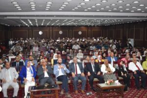 رئيس جامعة مدينة السادات يقود حوارًا تفاعليًا مع طلاب كلية التجارة على هامش البرنامج التدريبي للتطبيقات العملية للقوانين المنظمة لسوق العمل 2 3 4