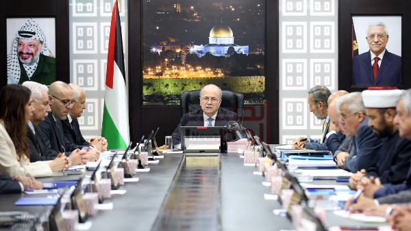 عاجل| رئيس الوزراء الفلسطيني: ما يتعرض له شعبنا في غزة نابع من دوافع سياسية إسرائيلية مبيّتة 1 566 1