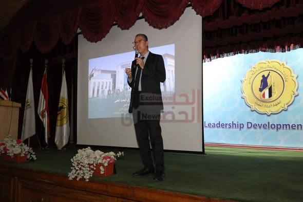 الدكتور رامي احمد .. خبير الأمن السيبراني الدولي يستعرض استراتيجيات التدريس باستخدام أدوات الذكاء الاصطناعي في برنامج "صناع القادة" 1 78 2