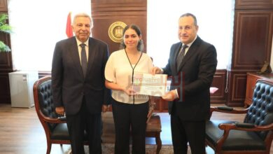 وزير التعليم العالي يكرم الطالبة هيا عمرو لمشاركتها في إسعاف مصابي مول «أرابيلا بلازا» 2 FB IMG 1787015442472