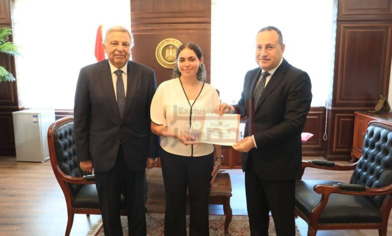 وزير التعليم العالي يكرم الطالبة هيا عمرو لمشاركتها في إسعاف مصابي مول «أرابيلا بلازا» 1 FB IMG 1787015442472
