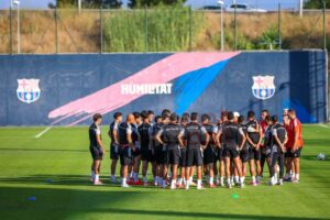 الأهلي أمام برشلونة.. اختبار عالمي وطموح جديد في بداية حقبة الحسين عموته 3 الأهلي وبرشلونة