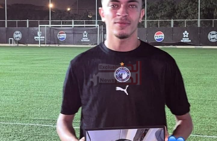 في لحظة مؤثرة.. محمد مصطفى «ميدو» يوقّع لبيراميدز ويحتفظ بصورة والدته الراحلة 1 FB IMG 1788331379562