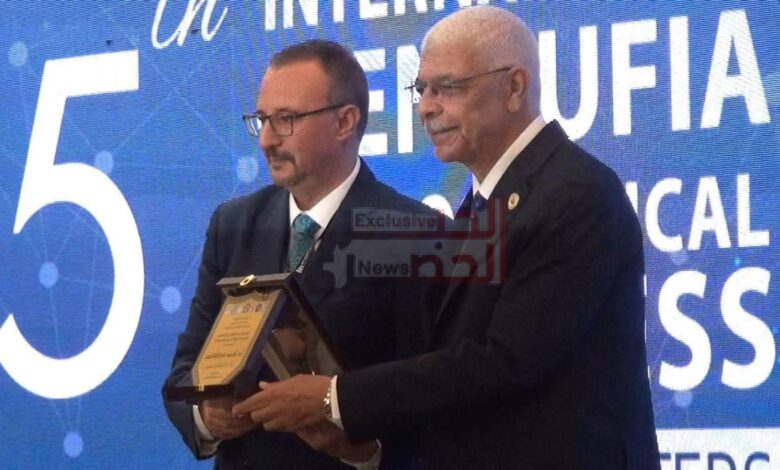 رئيس جامعة المنوفية يفتتح فعاليات المؤتمر الدولي الخامس لقسم جراحة المخ والأعصاب بكلية الطب 1 FB IMG 1788592313452