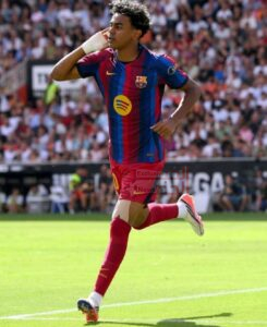 برشلونة يكتسح فالنسيا ويواصل الإنفراد بصدارة الدورى الإسبانى 3 برشلونة
